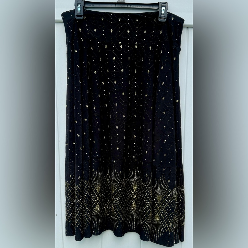 JM Collection Black Skirt W/ Gold Metallic Thread Embellishment. Size Large. EUC